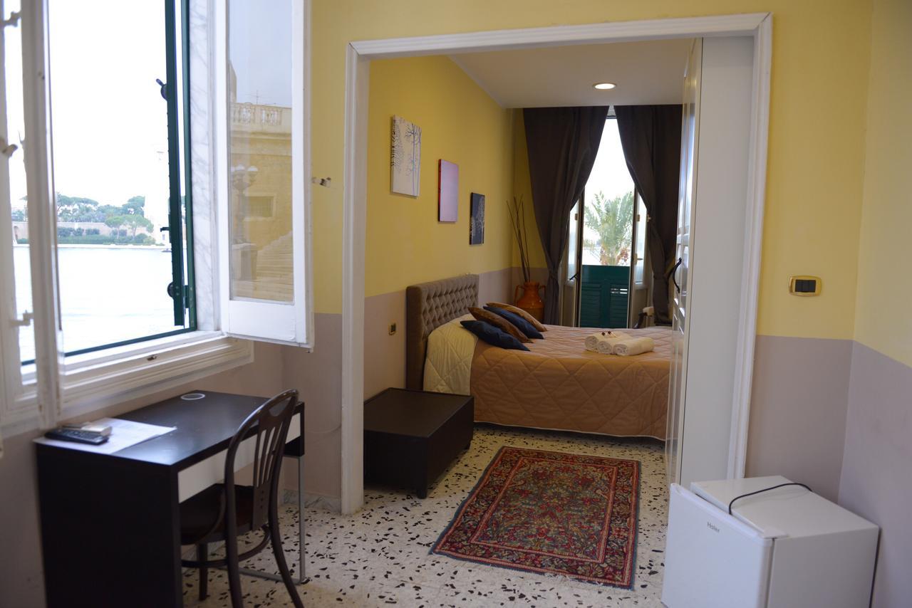 B&B Le Colonne Brindisi Exterior foto