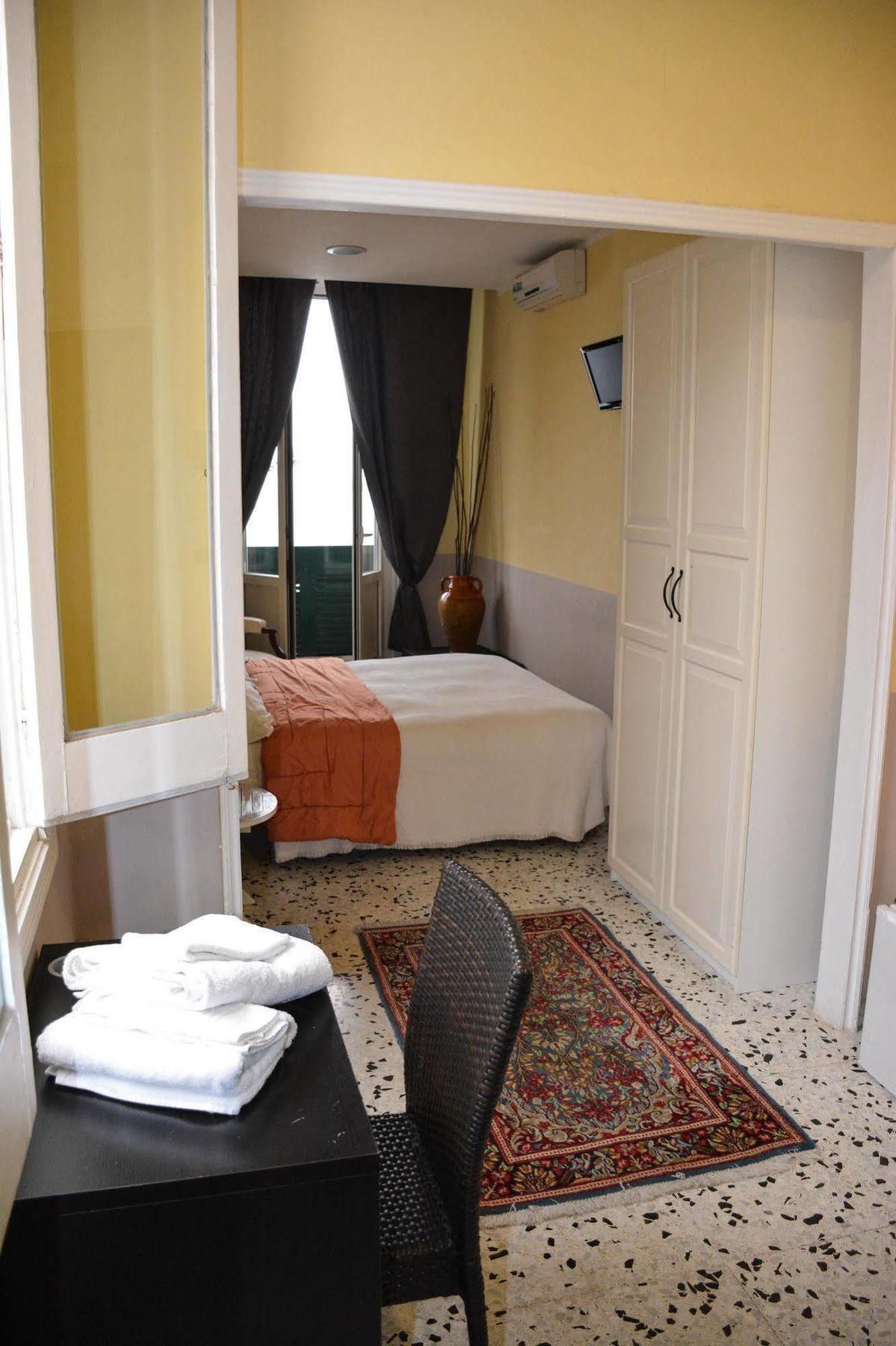 B&B Le Colonne Brindisi Exterior foto