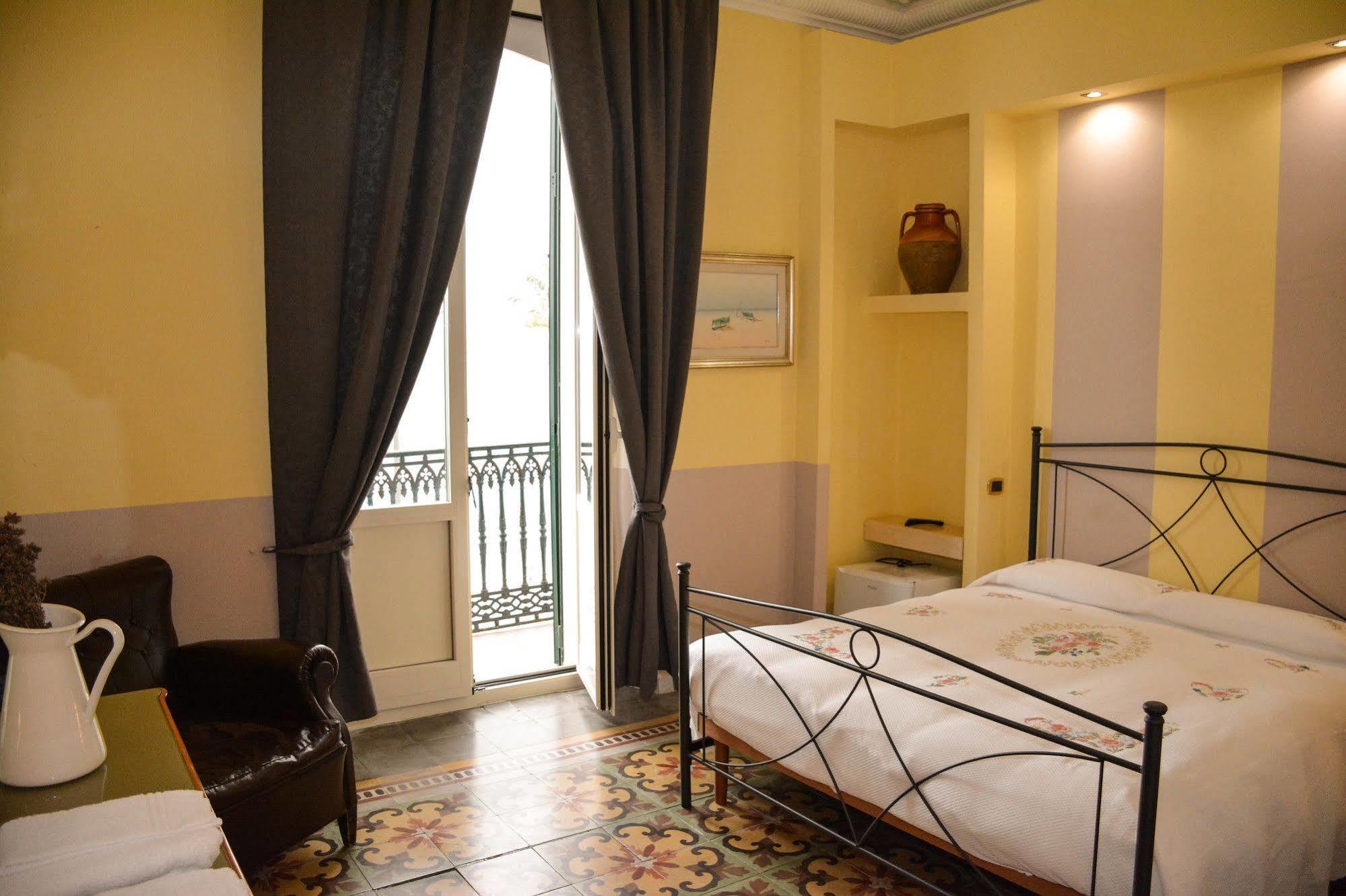 B&B Le Colonne Brindisi Exterior foto